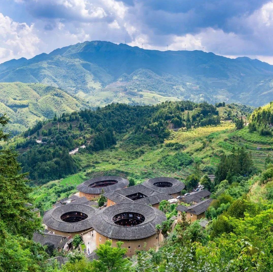 福建之声，向听众朋友们问好